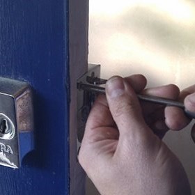 Locksmith London: Benefits of Hiring Professional Emergency Locksmith Services